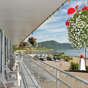 Hotel Auberge Sur Mer Charlevoix à Saint-Siméon Exterior photo