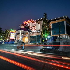 Hotel Empire Residency à Tiruvalla Exterior photo