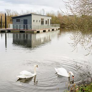 Berth 6 On Upton Lake, Upton-Upon-Severn Home On Water Exterior photo