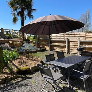 Villa Maison chaleureuse avec terrasse et vue baie à Avranches Exterior photo