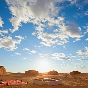 Bed and Breakfast Bivouac La Dune Blanche à M'Hamid El Ghizlane Exterior photo