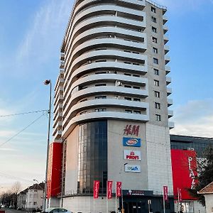 Plaza Apartment Satu Mare Exterior photo