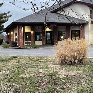 Amerihost Inn & Suites Fulton Exterior photo