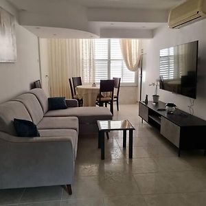 Appartement Lovely Apt Close To Beach à Nahariya Exterior photo