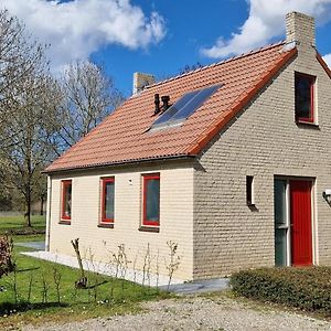 Villa Ruim Vakantiehuis Aan Meer Bij Nijmegen Gelderland à Ewijk Exterior photo