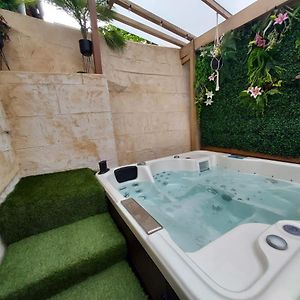 Suite Spa Jacuzzi Tout Confort Beaumont-sur-Oise Exterior photo