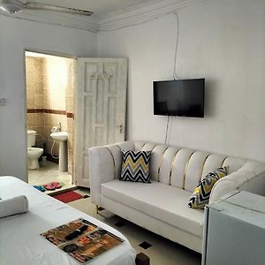 Luxurious Studio Apartments Mombasa Exterior photo