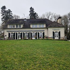 Hotel Aux Berges Du Lac De Mondon à Mailhac-sur-Benaize Exterior photo