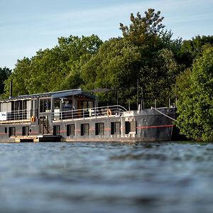 Bed and Breakfast La Rivière House - Péniche Carpe Diem à Nantes Exterior photo