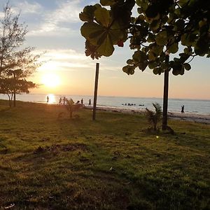 Hotel Private Beach House With Sunset View @ Kuala Penyu Sabah à Kampong Tidong Exterior photo