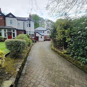 Churstonbnb, Private Flat Within Family Home, Bolton Lostock Exterior photo