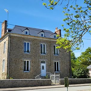 Villa Gite De La Fontaine à La Bazouge-des-Alleux Exterior photo