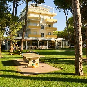 Aparthotel La Pineta Jesolo Exterior photo