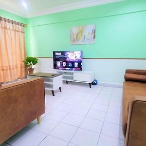 3 Rooms 2 Parking 10Pax Psr Comfy Sofa&Bed Near Mrt Eateries Mcd Seri Kembangan Exterior photo