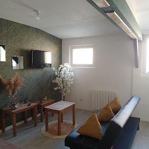 Appartement Appart Nuitee à Noyen-sur-Sarthe Exterior photo