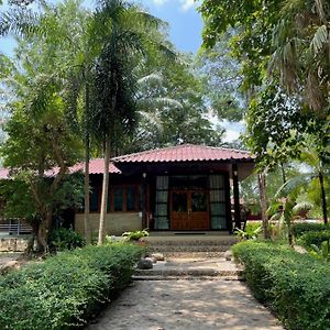 Villa คุ้งน้ำ รีสอร์ท นครนายก à Ban Khao Kariang Exterior photo