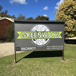 Motel Greenways Holiday Units à Tocumwal Exterior photo