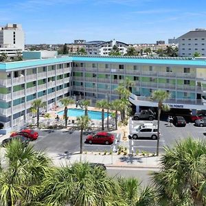 Pelican Pointe Clearwater Beach Hotel Exterior photo