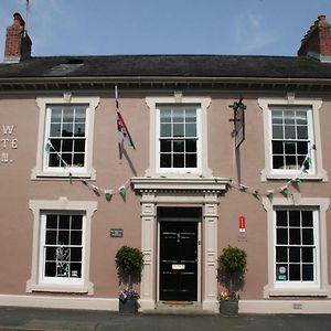 Hotel The New White Lion à Llandovery Exterior photo