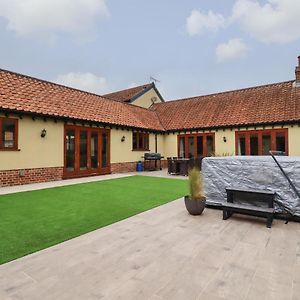 Villa The Stables At Hall Barn à Diss Exterior photo