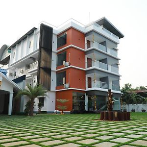 Hôtel Achoos Residency à Tiruvalla Exterior photo