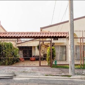 Appartement Casa Sarita - Cerca Del Juan Castro, Hospital Y Tribunales à Quesada  Exterior photo