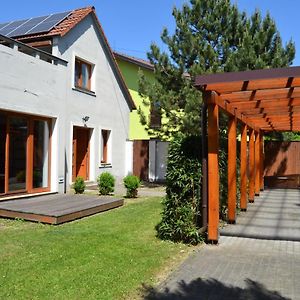 Villa Large House With Parking, 30 Min To Prague Center à Uvaly  Exterior photo