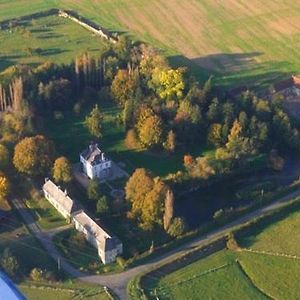 Gites Du Chateau De La Motte Joue-du-Plain Exterior photo