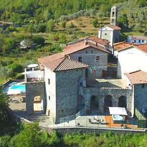 Appartement Flat With Heated Hot Tub And Shared Pool à Casola in Lunigiana Exterior photo