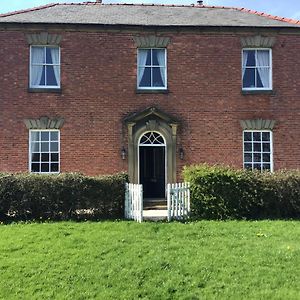 Bed and Breakfast Plas Bostock Farm à Wrexham Exterior photo