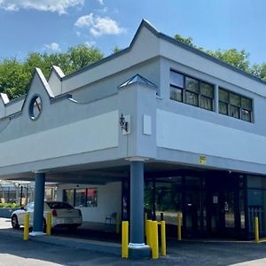 Days Inn By Wyndham Pittsburgh Exterior photo