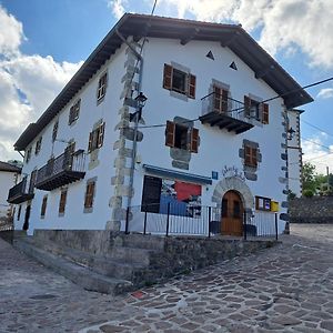 Hotel Posada De Oitz à Oiz Exterior photo