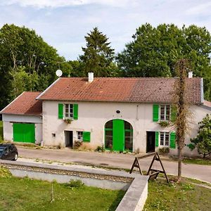 Hotel Jolie Vache Deguisee En Fleurs, Chambre D'Hote A Soulosse Exterior photo