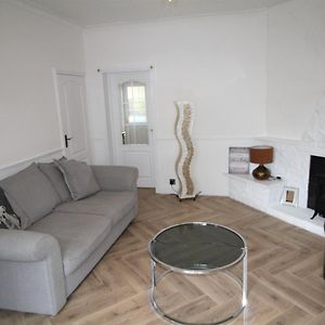 Villa Whitley Bay - Sleeps 6 - Refurbished Throughout - Fast Wifi - Dogs Welcome Exterior photo