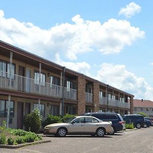 Scottish Inn&Suites - Eau Claire Exterior photo