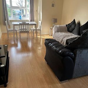 Appartement Lovely Two Bed Flat Located In The Heart Of Dunstable Exterior photo