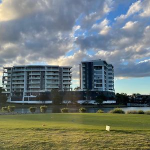 Signature Waterfront Apartments Gold Coast Exterior photo