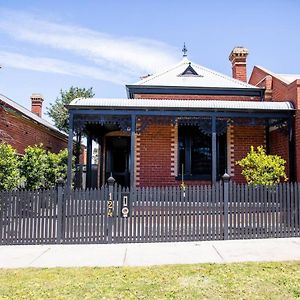 Villa Stunning High End Terrace In The Heart Of Bendigo Exterior photo