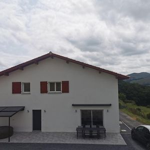 Villa Maison Mitoyenne Au Coeur Du Pays Basque à Saint-Esteben Exterior photo