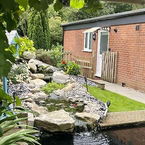 Patio Lodge With Forest Access Close To Beaches South Wootton Exterior photo