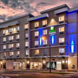 Holiday Inn Express & Suites Victoria-Colwood By Ihg Exterior photo