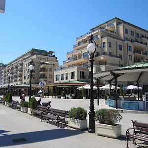 Apartment On The Beach Varna Exterior photo