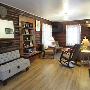 Villa Comfy Log Cabin In Walking Distance Of Downtown à Cody Exterior photo