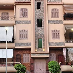 Appartement Chara ٨٩ Vila ٢٤ à Izbat Al Burj Exterior photo