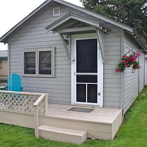 Pine Haven Beach Resort Tawas City Exterior photo