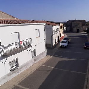 Hotel Hostal Extrelucia à Calzadilla Exterior photo