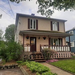 Bed and Breakfast La Maison Aux Camelias à Coaticook Exterior photo