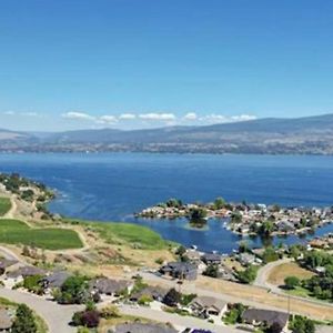 Lake View Yellow House By Winary Resort West Kelowna Exterior photo