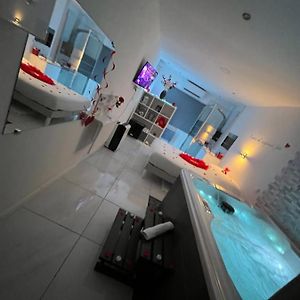 Love Room Avec Spa Privatif Le Rove Exterior photo