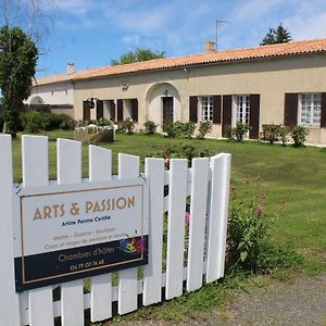 Bed and Breakfast Arts & Passion à Mirambeau  Exterior photo